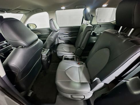 Used 2025 Toyota Grand Highlander FWD image 29