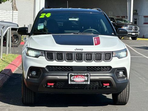 Used 2024 Jeep Compass Trailhawk AWD/4WD image 9