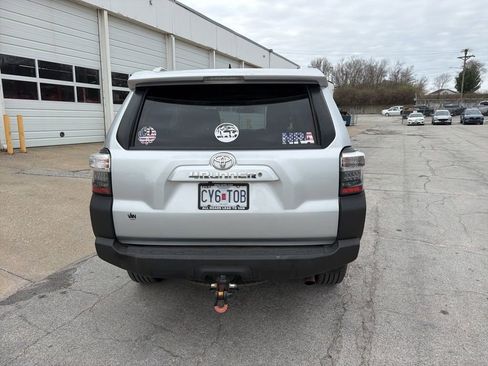 Used 2015 Toyota 4Runner SR5 image 7