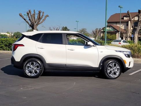 New 2026 Kia Seltos LX image 3