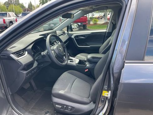 Used 2022 Toyota RAV4 XLE w/ Convenience Package AWD/4WD image 4