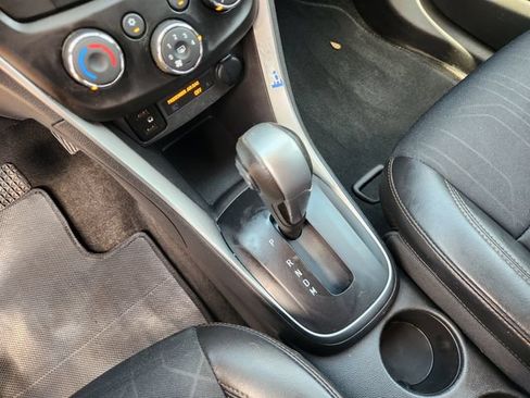 Used 2019 Chevrolet Trax LT w/ LT Convenience Package FWD image 19