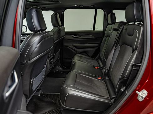 Used 2023 Jeep Grand Cherokee Altitude RWD image 33