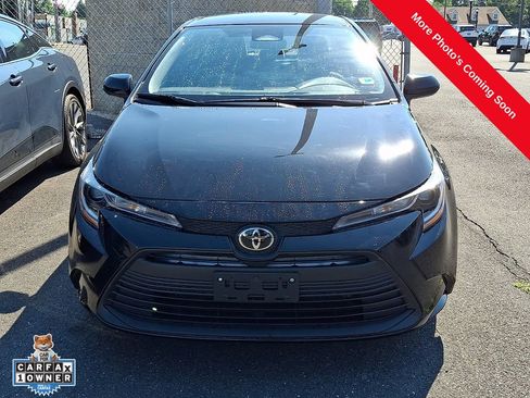 Used 2025 Toyota Corolla LE FWD image 2