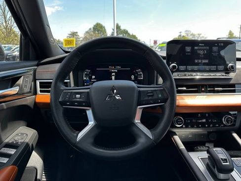 Used 2023 Mitsubishi Outlander SEL 40th Anniversary AWD/4WD image 16