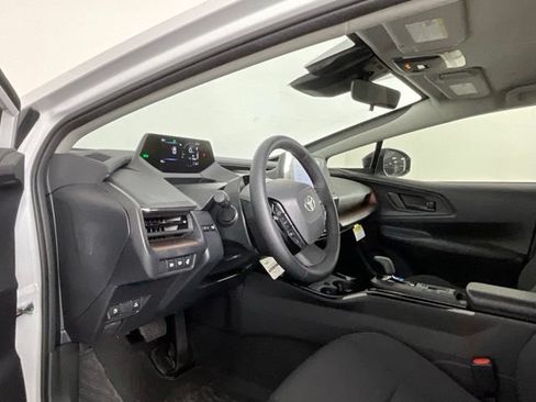 Used 2026 Toyota Prius Plug-In Hybrid FWD image 12