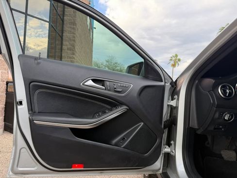 Used 2017 Mercedes-Benz GLA 250 image 35