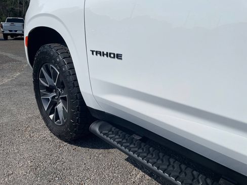Used 2022 Chevrolet Tahoe Z71 w/ Z71 Off-Road Package AWD/4WD image 14