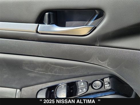 New 2025 Nissan Altima 2.5 SR image 15