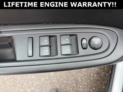 Used 2016 Chevrolet Traverse LT image 17