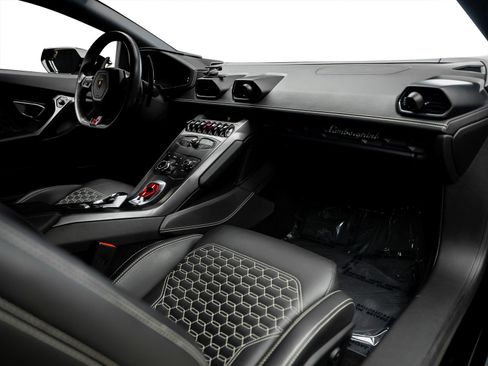 Used 2017 Lamborghini Huracan LP 580-2 RWD image 2