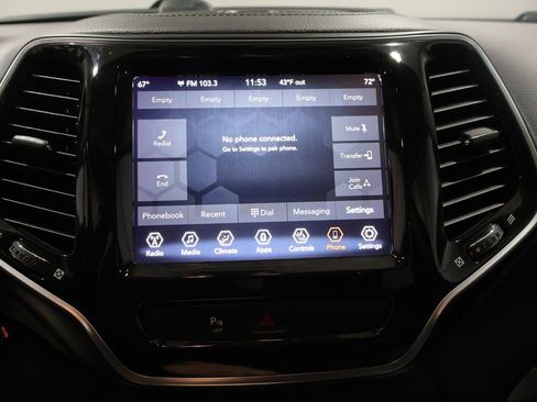 Used 2019 Jeep Cherokee Limited image 25