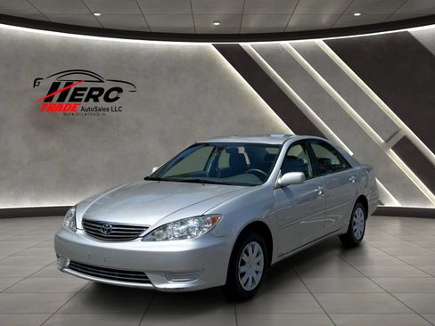 Used 2005 Toyota Camry LE FWD image 13