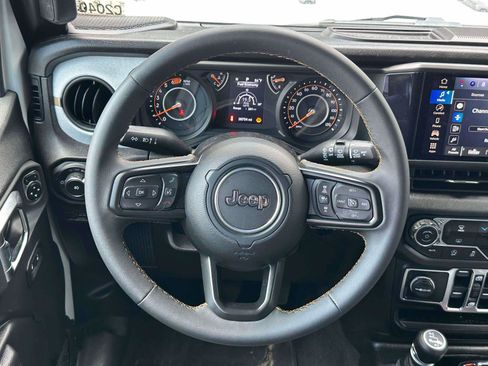 Used 2025 Jeep Wrangler Unlimited Sport AWD/4WD image 12
