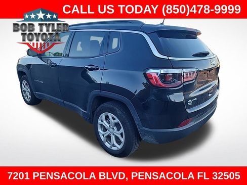 Used 2024 Jeep Compass Latitude AWD/4WD image 1