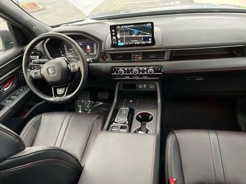 Used 2025 Honda Pilot Black Edition image 7