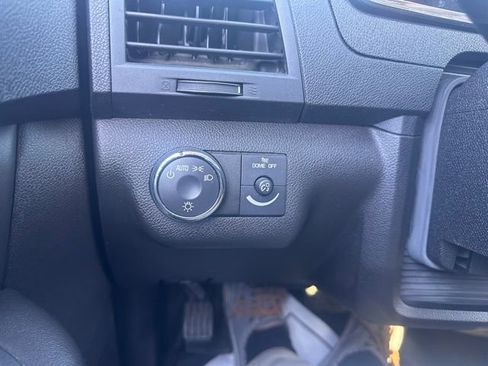 Used 2009 Chevrolet Traverse LT image 12