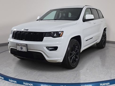 Used 2017 Jeep Grand Cherokee Altitude AWD/4WD image 1