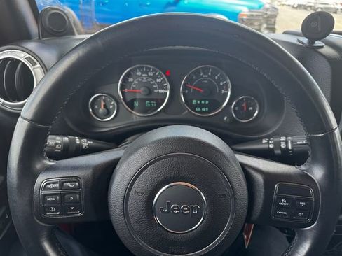 Used 2014 Jeep Wrangler Unlimited Sahara w/ Connectivity Group AWD/4WD image 22