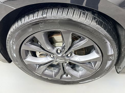 Used 2019 Chrysler Pacifica Touring-L Plus w/ Advanced Safetytec Group image 32