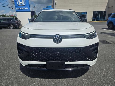 Used 2025 Volkswagen Tiguan SE R-Line AWD/4WD image 2