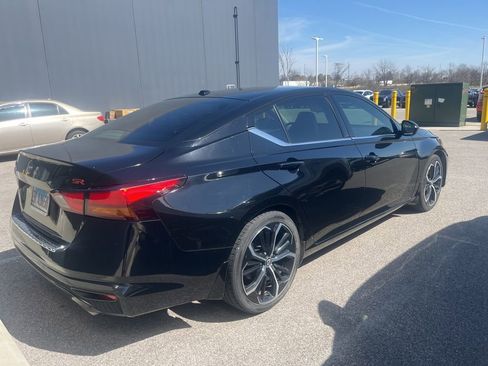 Used 2023 Nissan Altima 2.5 SR w/ SR Premium Package image 2