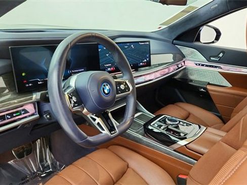 Used 2023 BMW i7 xDrive60 image 19