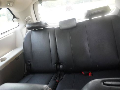 Used 2012 Toyota Sienna SE FWD image 16