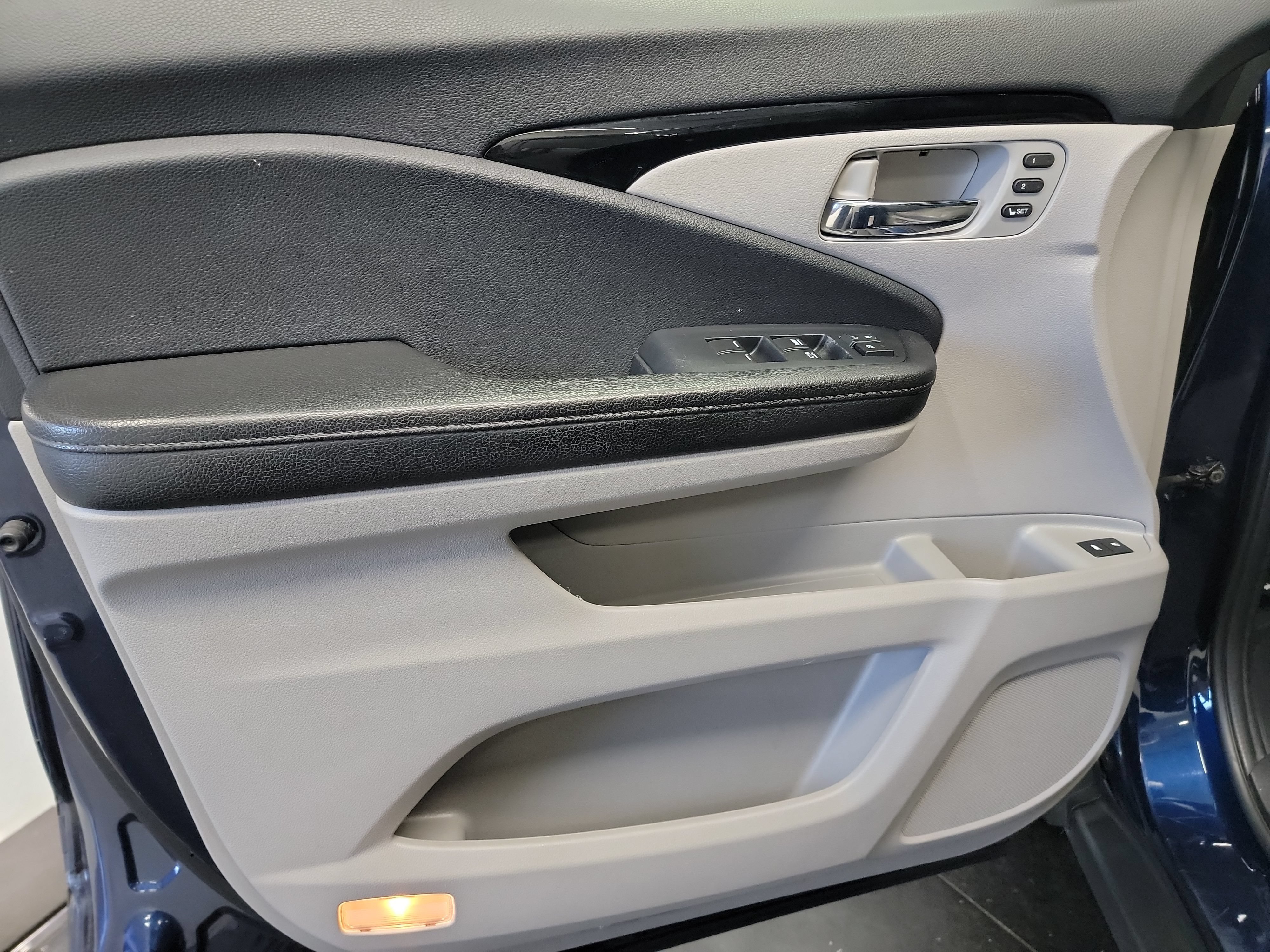 Used 2020 Honda Pilot Touring image 13