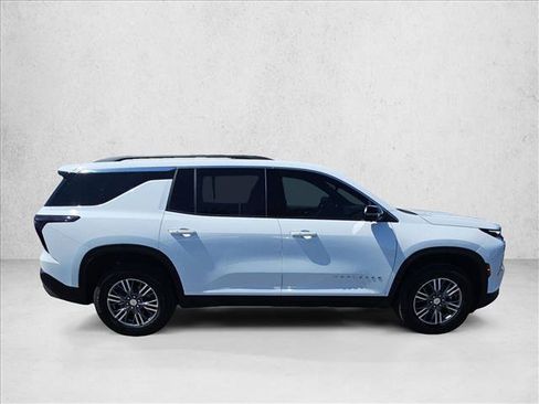 Used 2026 Chevrolet Traverse LT w/ Driver Confidence Package FWD image 4