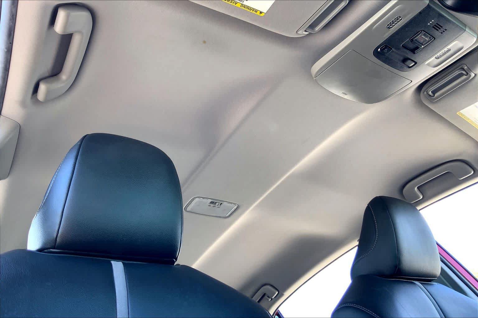 Used 2019 Toyota Camry SE w/ Convenience Package FWD image 14