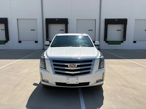 Used 2017 Cadillac Escalade Luxury RWD image 7