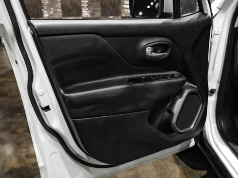 Used 2018 Jeep Renegade Limited w/ Advanced Technology Group AWD/4WD image 39