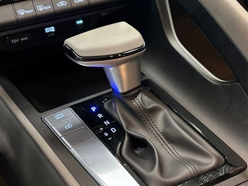 Used 2024 Hyundai Elantra SEL image 32