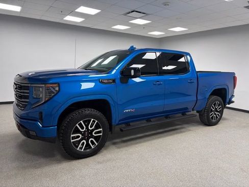 Used 2023 GMC Sierra 1500 AT4 w/ Technology Package AWD/4WD image 5