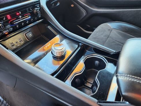 Used 2023 Jeep Grand Cherokee L Laredo image 17