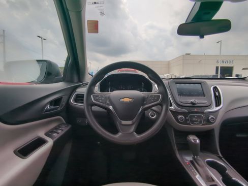 Used 2020 Chevrolet Equinox LS w/ LS Convenience Package FWD image 14