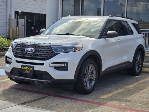 Used 2021 Ford Explorer XLT w/ Equipment Group 202A RWD image 2