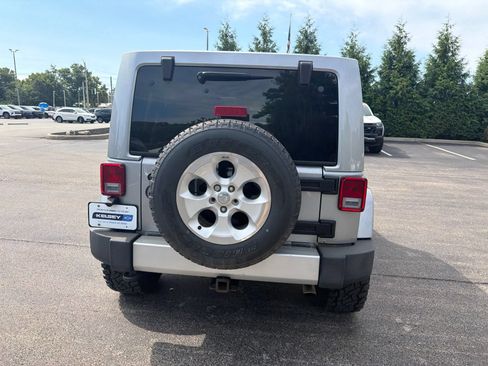 Used 2013 Jeep Wrangler Unlimited Sahara w/ Dual Top Group AWD/4WD image 4