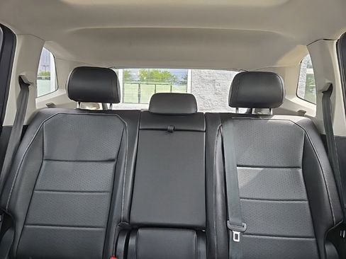 Used 2021 Volkswagen Tiguan SEL AWD/4WD image 19