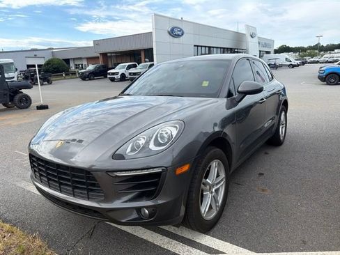 Used 2018 Porsche Macan AWD/4WD image 1