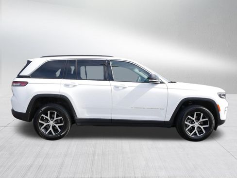 Used 2024 Jeep Grand Cherokee Limited AWD/4WD image 8