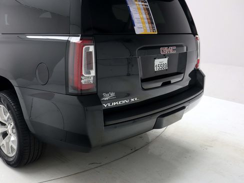 Used 2020 GMC Yukon XL SLE w/ SLE Value Package AWD/4WD image 10