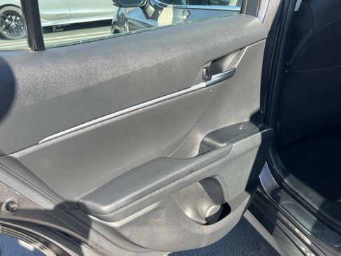 Used 2018 Toyota Camry LE image 20