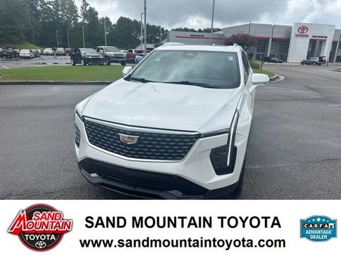 Used 2024 Cadillac XT4 Premium Luxury w/ Cold Weather Package FWD image 7