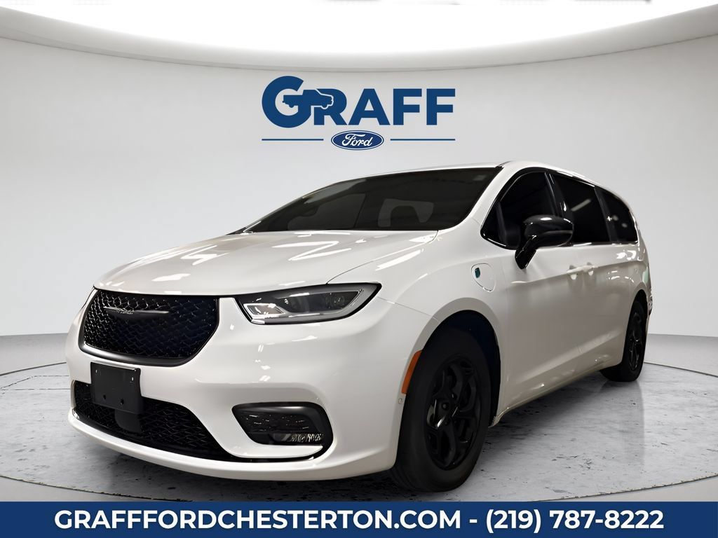 Used 2024 Chrysler Pacifica Limited FWD image 1