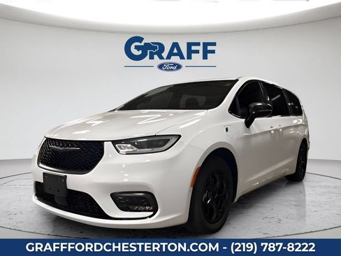 Used 2024 Chrysler Pacifica Limited FWD image 1