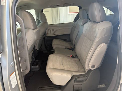 Used 2024 Toyota Sienna LE AWD/4WD image 23