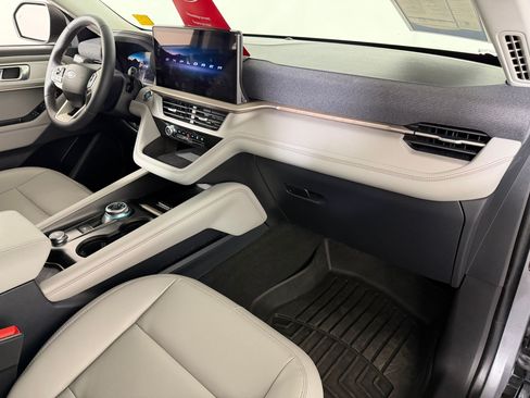 Used 2025 Ford Explorer Active w/ Active Comfort Package RWD image 25