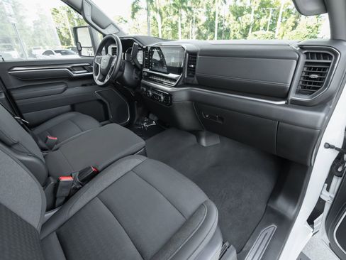 Used 2025 Chevrolet Silverado 2500 LT w/ Convenience Package image 39